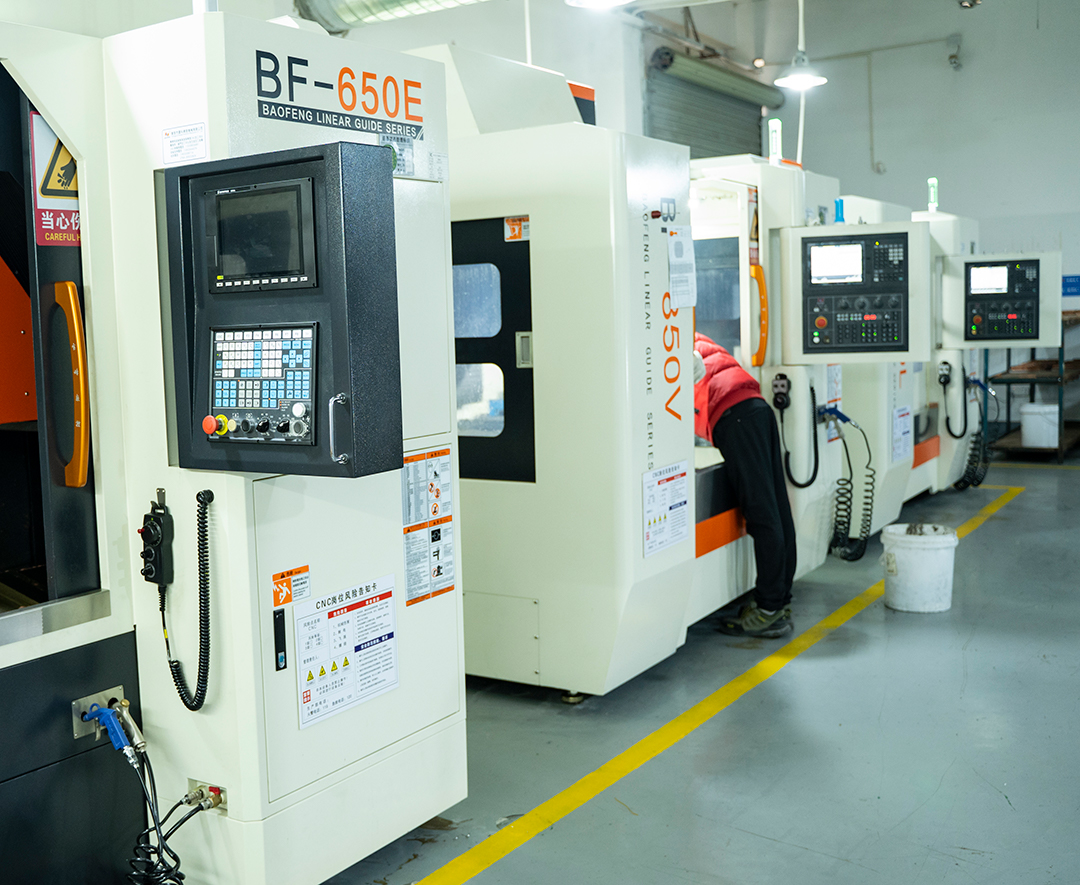 公司自己的硅橡胶模具研发车间