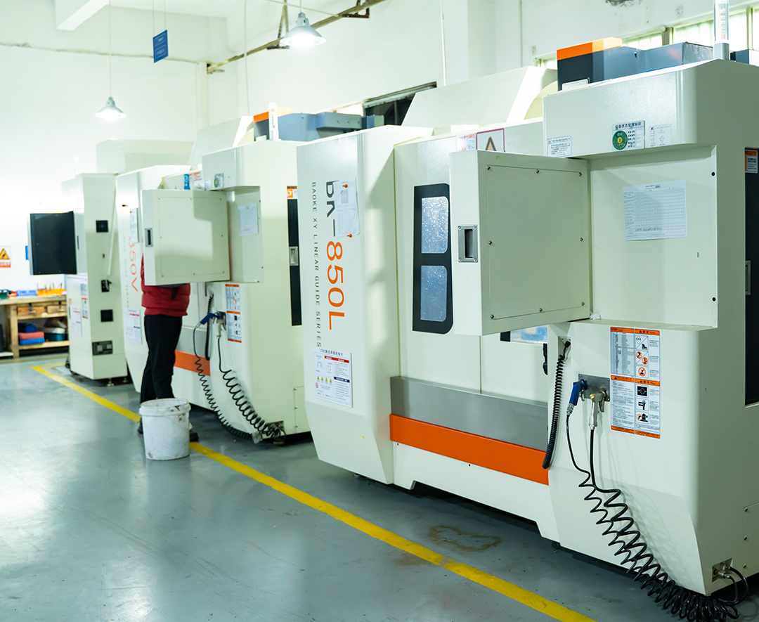 公司自己的硅橡胶模具研发车间